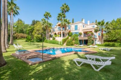 Stylish 10 bedroom Villa for sale with sea view and countryside view in La Quinta Golf, Benahavis, Andalucia