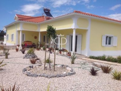 Quiet 3 bedroom Villa for sale with countryside view in Caldas da Rainha, Central Portugal