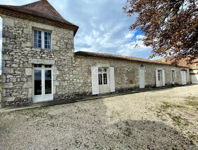 Character 2 bedroom Wine Estate for sale with countryside view and panoramic view in Bergerac, Aquitaine