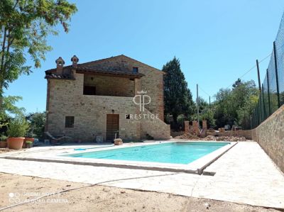 Authentic 7 bedroom Farmhouse for sale with panoramic view in Citta della Pieve, Umbria