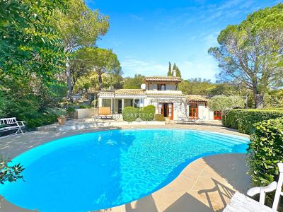 Quiet 3 bedroom Villa for sale with panoramic view and countryside view in Grimaud, Cote d'Azur French Riviera