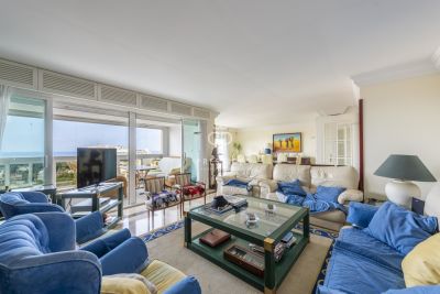 Spacious 5 bedroom Penthouse Apartment for sale with sea view in Marbella, Andalucia