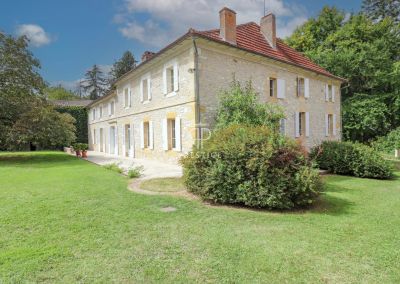 Renovated 4 bedroom Farmhouse for sale with countryside view in Gensac, Aquitaine