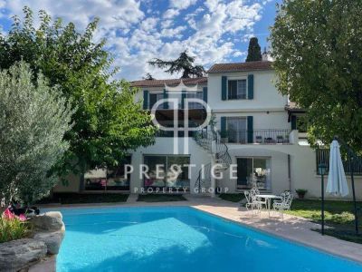 4 bedroom townhouse for sale, Arles, Bouches du Rhone 13, Provence