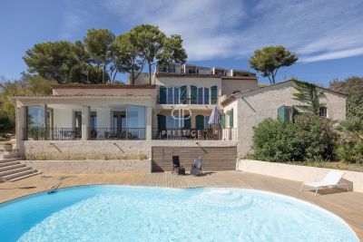 Immaculate 4 bedroom Villa for sale with panoramic view and sea view in Vallauris, Cote d'Azur French Riviera