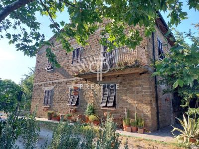 Character 4 bedroom House for sale with countryside view in Volterra, Tuscany