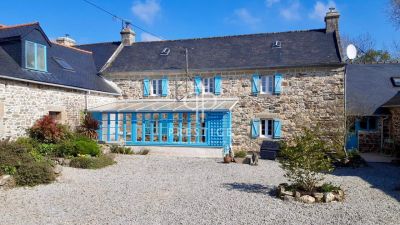 Character 11 bedroom Farmhouse for sale with countryside view and panoramic view in Plomodiern, Brittany