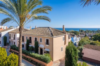 Spacious 4 bedroom Townhouse for sale with sea view in Marbella, Andalucia