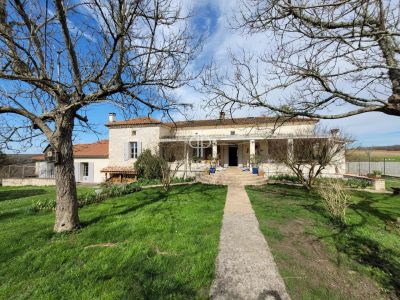 Lovingly Maintained 6 bedroom House for sale with countryside view and panoramic view in Laroque Timbaut, Aquitaine