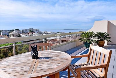 Bright 2 bedroom Apartment for sale with panoramic view and sea view in Juan les Pins, Provence Alpes Cote d'Azur