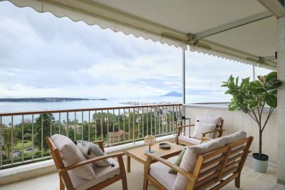 Bright 2 bedroom Apartment for sale with sea view in Californie, Cannes, Provence Alpes Cote d'Azur