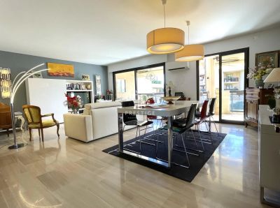 Spacious 3 bedroom Apartment for sale in Montrose, Cannes, Provence Alpes Cote d'Azur