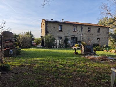 3 bedroom Farmhouse for sale with countryside view with Income Potential in Lajatico, Tuscany