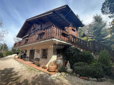 Authentic 4 bedroom House for sale with countryside view in Passignano sul Trasimeno, Umbria