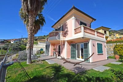 Modern 3 bedroom Villa for sale with sea view in Ospedaletti, Liguria