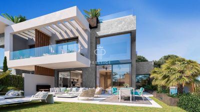 Immaculate 6 bedroom Villa for sale with sea view in Rio Real Golf, Marbella, Andalucia