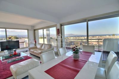 Bright 4 bedroom Apartment for sale with panoramic view and sea view in Antibes, Provence Alpes Cote d'Azur