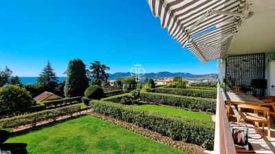 Immaculate 3 bedroom Apartment for sale with sea view and panoramic view in Croix des Gardes, Cannes, Provence Alpes Cote d'Azur