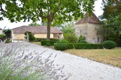 4 bedroom Farmhouse for sale with countryside view and panoramic view with Income Potential in Laroque Timbaut, Nouvelle Aquitaine