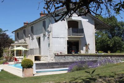 Renovated 4 bedroom House for sale with countryside view in Bonnes, Nouvelle Aquitaine