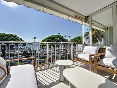 Immaculate 2 bedroom Apartment for sale with sea view and panoramic view in Palm Beach, Cannes, Provence Alpes Cote d'Azur