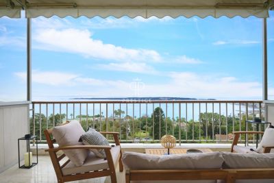 Luxury 2 bedroom Apartment for sale with panoramic view and sea view in Cannes, Provence Alpes Cote d'Azur