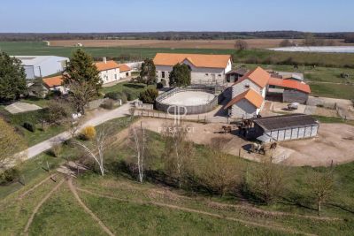 Lovingly Maintained 6 bedroom Estate for sale with countryside view and panoramic view in Poitiers, Nouvelle Aquitaine