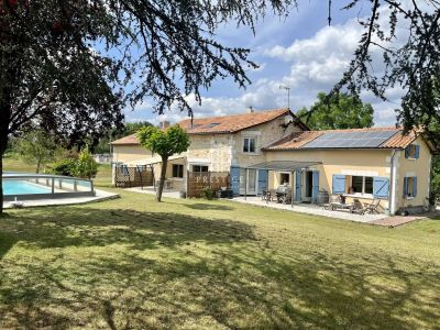 Quiet 4 bedroom Farmhouse for sale with countryside view and lake or river view in Echourgnac, Nouvelle Aquitaine