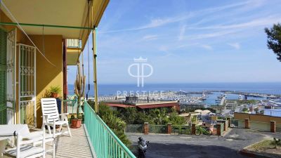 Elegant 3 bedroom Apartment for sale with sea view in Imperia, Liguria