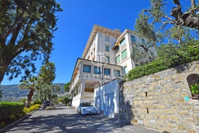 Exclusive 2 bedroom Apartment for sale with sea view in Ospedaletti, Liguria