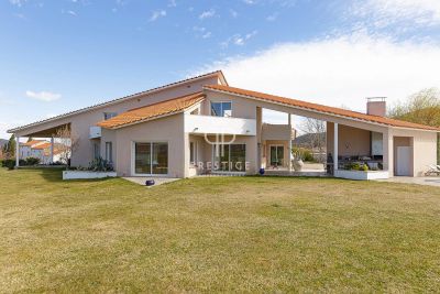 3 bedroom villa for sale, Vinca, Pyrenees Orientales 66, Occitanie