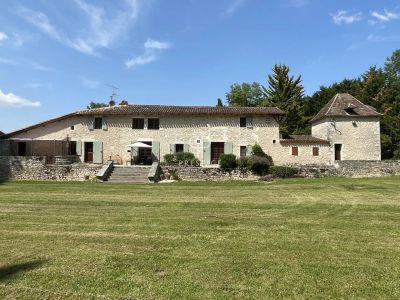 11 bedroom House for sale with Income Potential in Monflanquin, Nouvelle Aquitaine