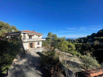 Quiet 3 bedroom House for sale with panoramic view and sea view in Roquebrune Cap Martin, Provence Alpes Cote d'Azur