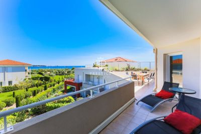 Bright 3 bedroom Apartment for sale in Juan les Pins, Provence Alpes Cote d'Azur