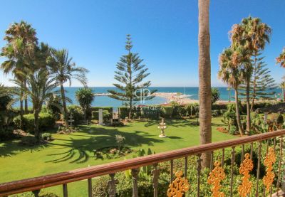 Immaculate 2 bedroom Apartment for sale with sea view in Puerto Banus, Andalucia