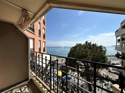 Beachfront 1 bedroom Apartment for sale with panoramic view and sea view in Menton, Provence Alpes Cote d'Azur