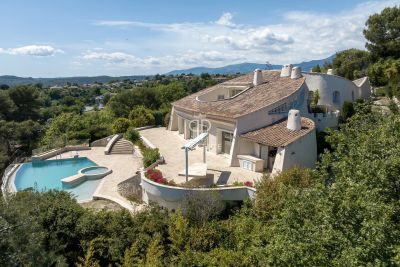 Spacious 8 bedroom Villa for sale with panoramic view and sea view in Nice, Provence Alpes Cote d'Azur