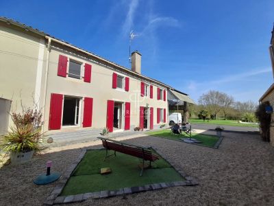 Renovated 5 bedroom Farmhouse for sale with countryside view in Epannes, Nouvelle Aquitaine