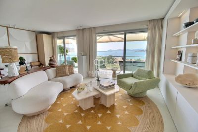 Luxury 1 bedroom Apartment for sale with sea view in Juan les Pins, Provence Alpes Cote d'Azur