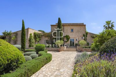 Spacious 4 bedroom Villa for sale with sea view in Felanitx, Mallorca