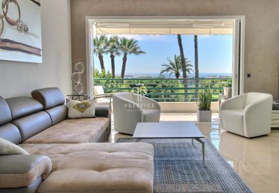 Bright 2 bedroom Apartment for sale with panoramic view in Californie, Cannes, Provence Alpes Cote d'Azur