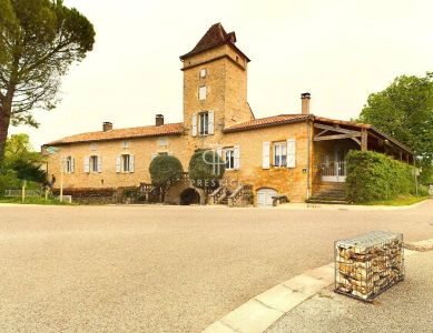 Income Producing 10 bedroom Manor House for sale in Escamps, Occitanie