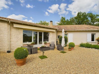 Spacious 4 bedroom House for sale with countryside view in Bergerac, Nouvelle Aquitaine