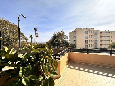 Bright 1 bedroom Apartment for sale with sea view in Menton, Provence Alpes Cote d'Azur