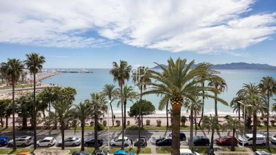 Frontline 1 bedroom Apartment for sale with sea view in La Croisette, Cannes, Provence Alpes Cote d'Azur