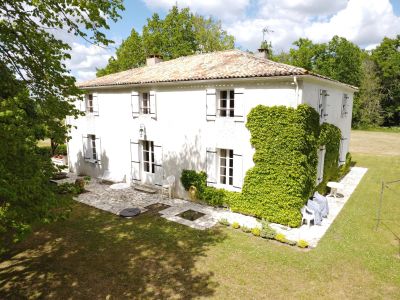 Spacious 8 bedroom Farmhouse for sale with countryside view in Lauzun, Nouvelle Aquitaine