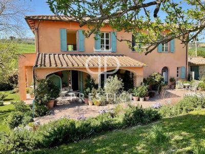 Beautiful 4 bedroom Farmhouse for sale with countryside view in Volterra, Tuscany