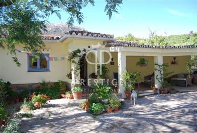 5 bedroom Villa for sale with sea and countryside views with Income Potential in Casares, Andalucia