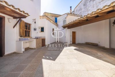 Spacious 4 bedroom Townhouse for sale in S'Arraco, Mallorca