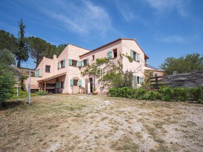 Character 5 bedroom Farmhouse for sale with panoramic view in Vallespir, Ceret, Occitanie